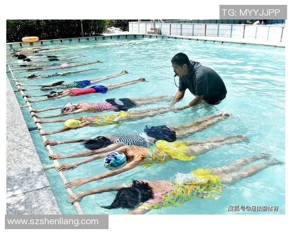 不同泳姿的特点与技巧解析游泳爱好者必备指南 不同泳姿的特点与技巧解析游泳爱好者必备指南