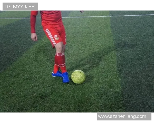 吴敏独家解析足球技巧与战术分享助你提升球场表现 吴敏独家解析足球技巧与战术分享助你提升球场表现